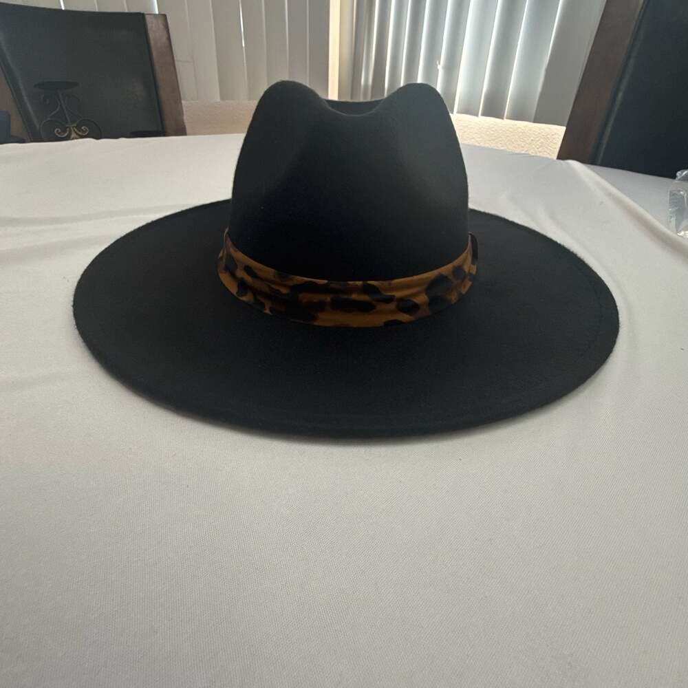 Women's Black Wide Brim Felt Fedora with Leopard Print Band